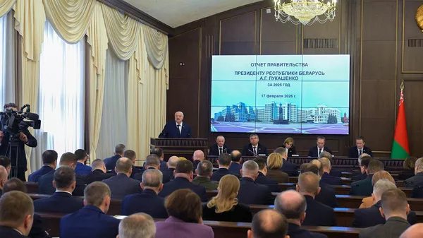 Лукашенко - чиновникам: прекратите всякие "заседаловки"