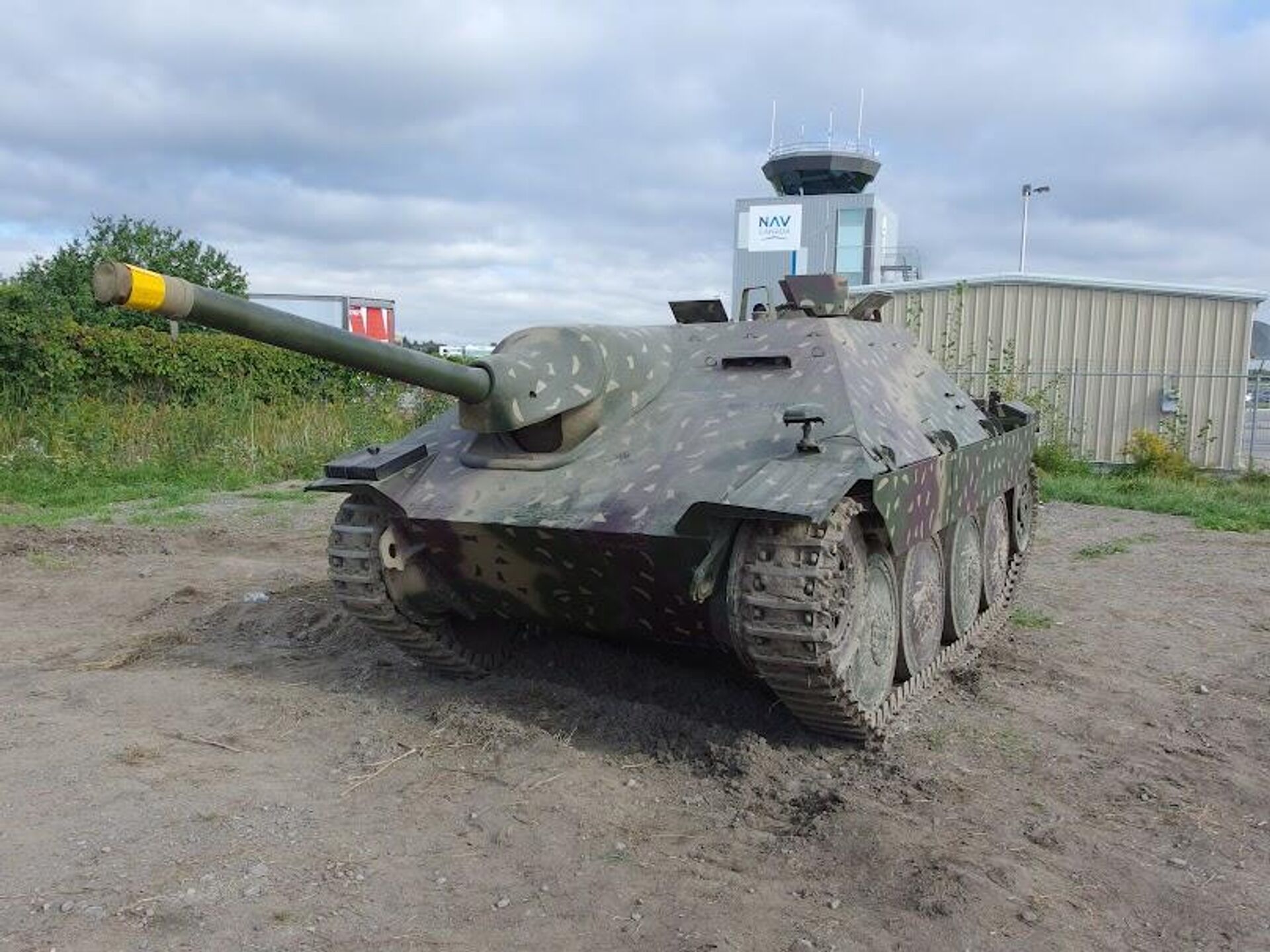 Немецкая легкая самоходная артиллерийская установка Jagdpanzer 38 или Хетцер - Sputnik Беларусь, 1920, 18.02.2026