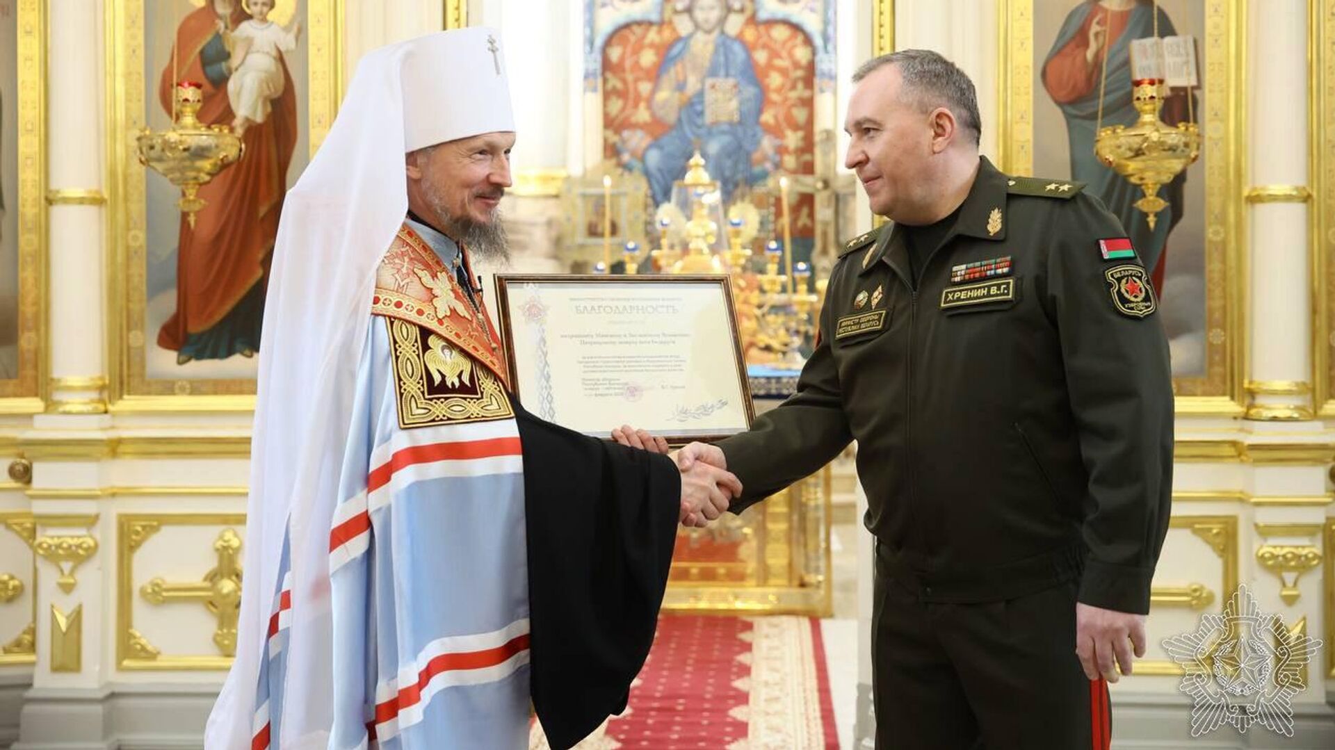 Митрополит Вениамин вручил министру обороны икону Георгия Победоносца Митрополит Вениамин вручил министру обороны икону Георгия Победоносца