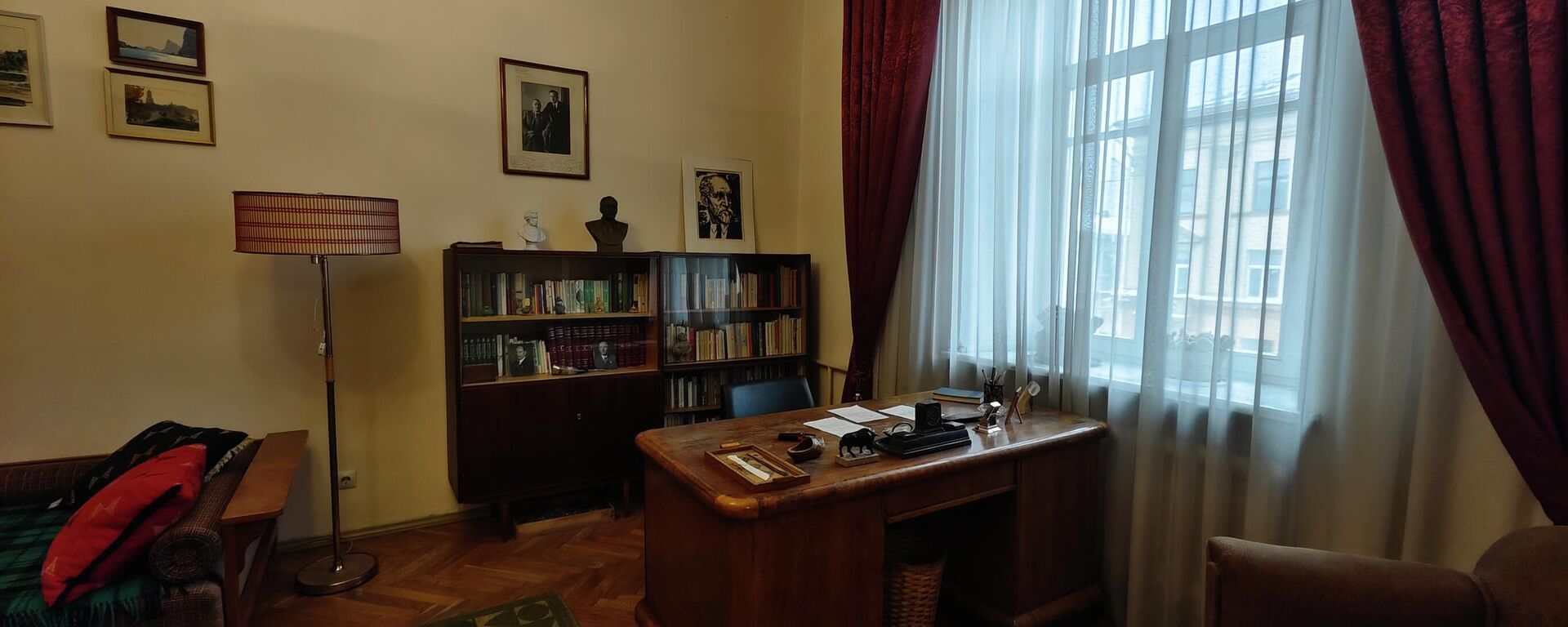 Ажыятаж у музеі Броўкі: вячэрнія экскурсіі распісаны на 2 гады наперад – відэа Ажыятаж у музеі Броўкі: вячэрнія экскурсіі распісаны на 2 гады наперад – відэа - Sputnik Беларусь, 1920, 21.02.2026