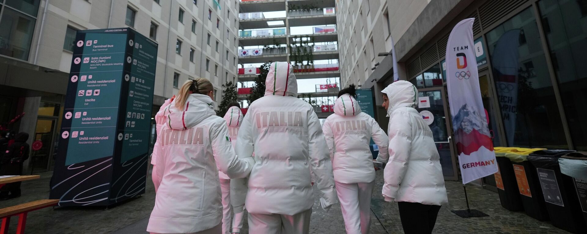 Спортсмены-олимпийцы из Италии в Олимпийской деревне в преддверии зимних Олимпийских игр 2026 года в Милане, Италия - Sputnik Беларусь, 1920, 20.02.2026