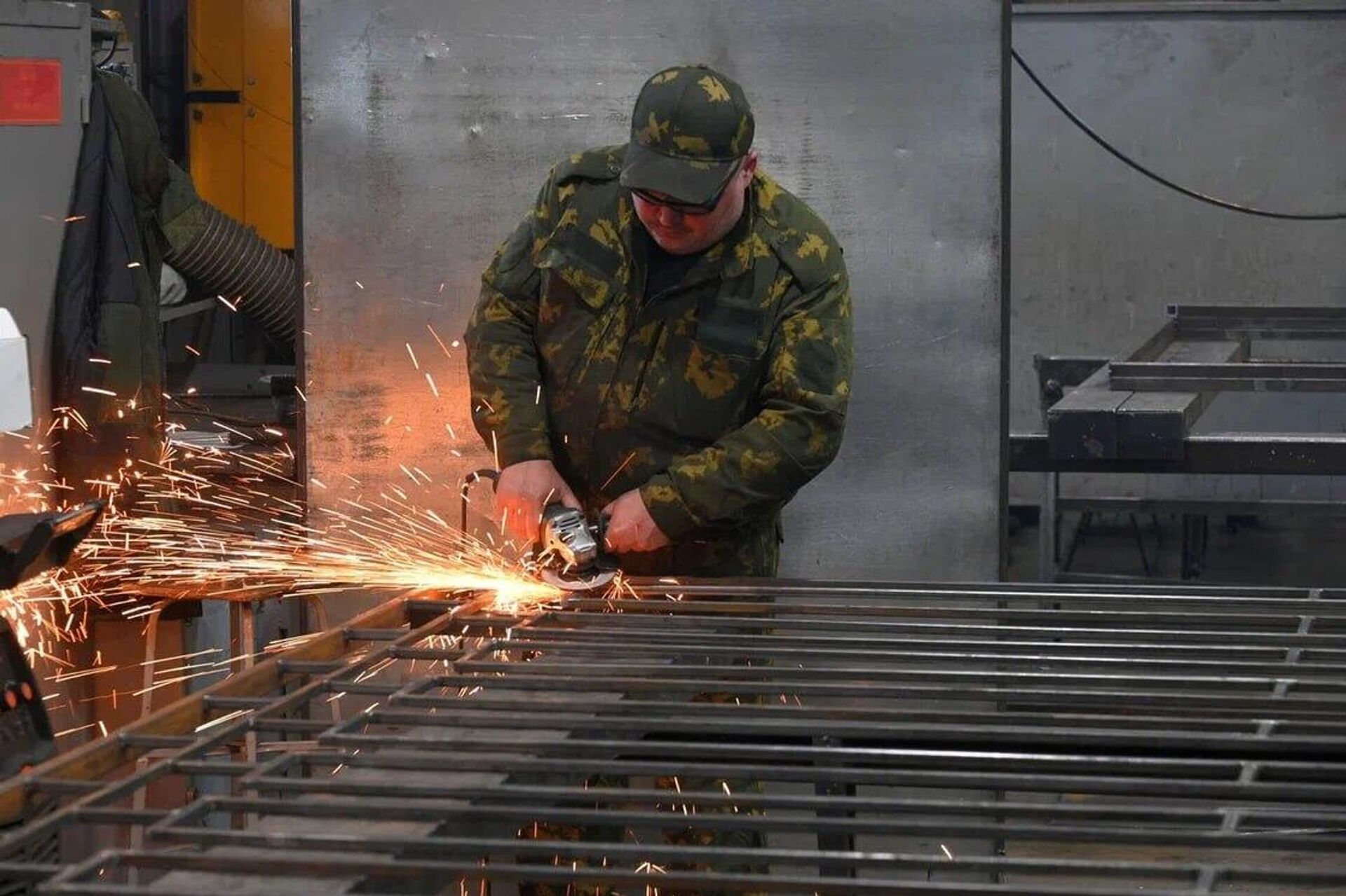 В воинском подразделении изготавливают нестандартное оборудование. - Sputnik Беларусь, 1920, 20.02.2026