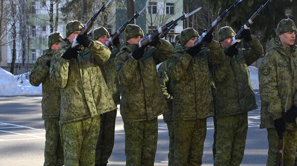 Карабины Симонова и президентский протокол: будни элитной роты (видео) - Sputnik Беларусь