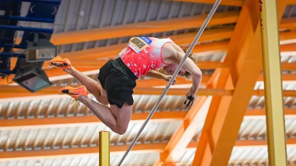 Волков установил рекорд Беларуси в прыжке в высоту с шестом