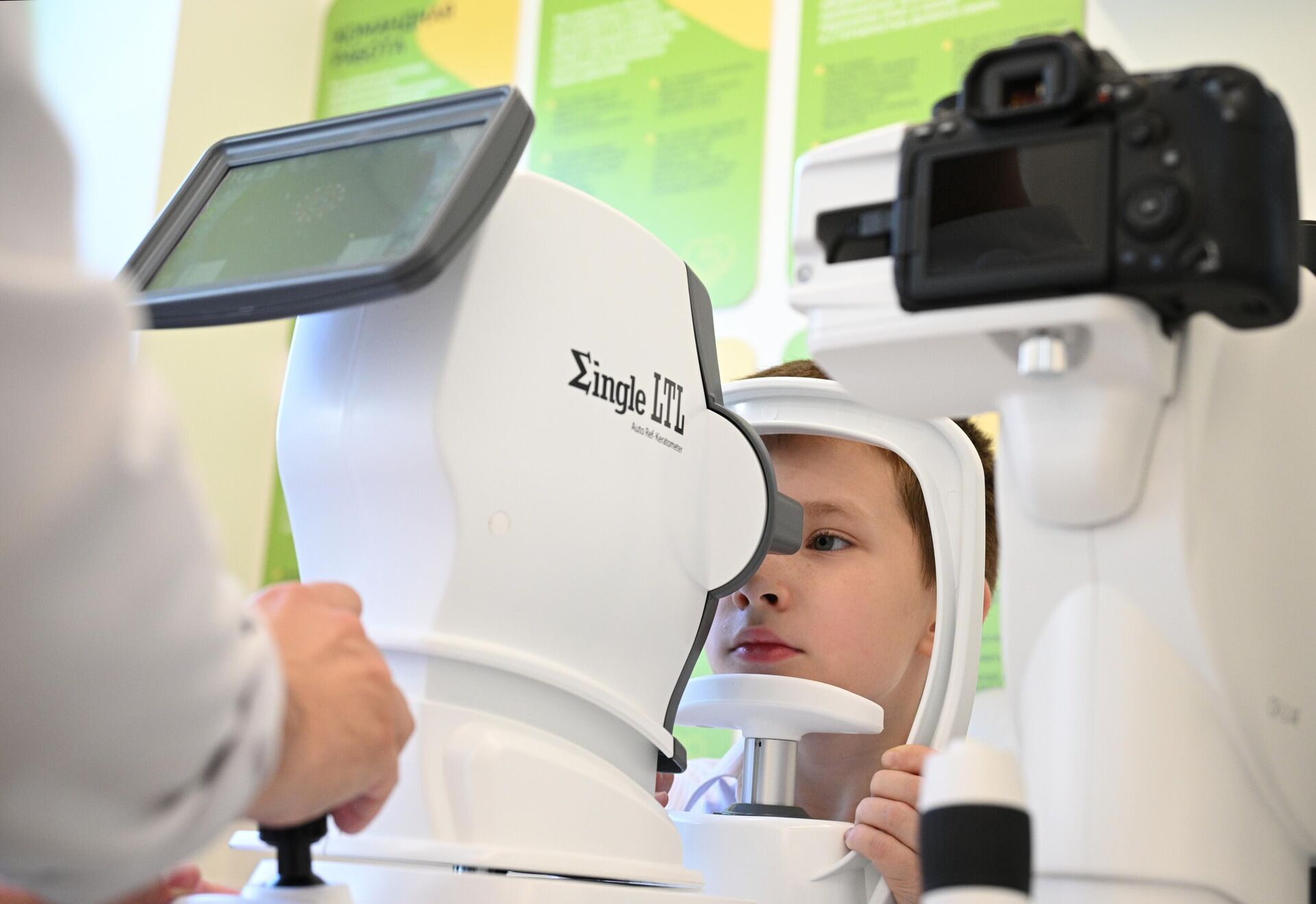 На осмотре у офтальмолога