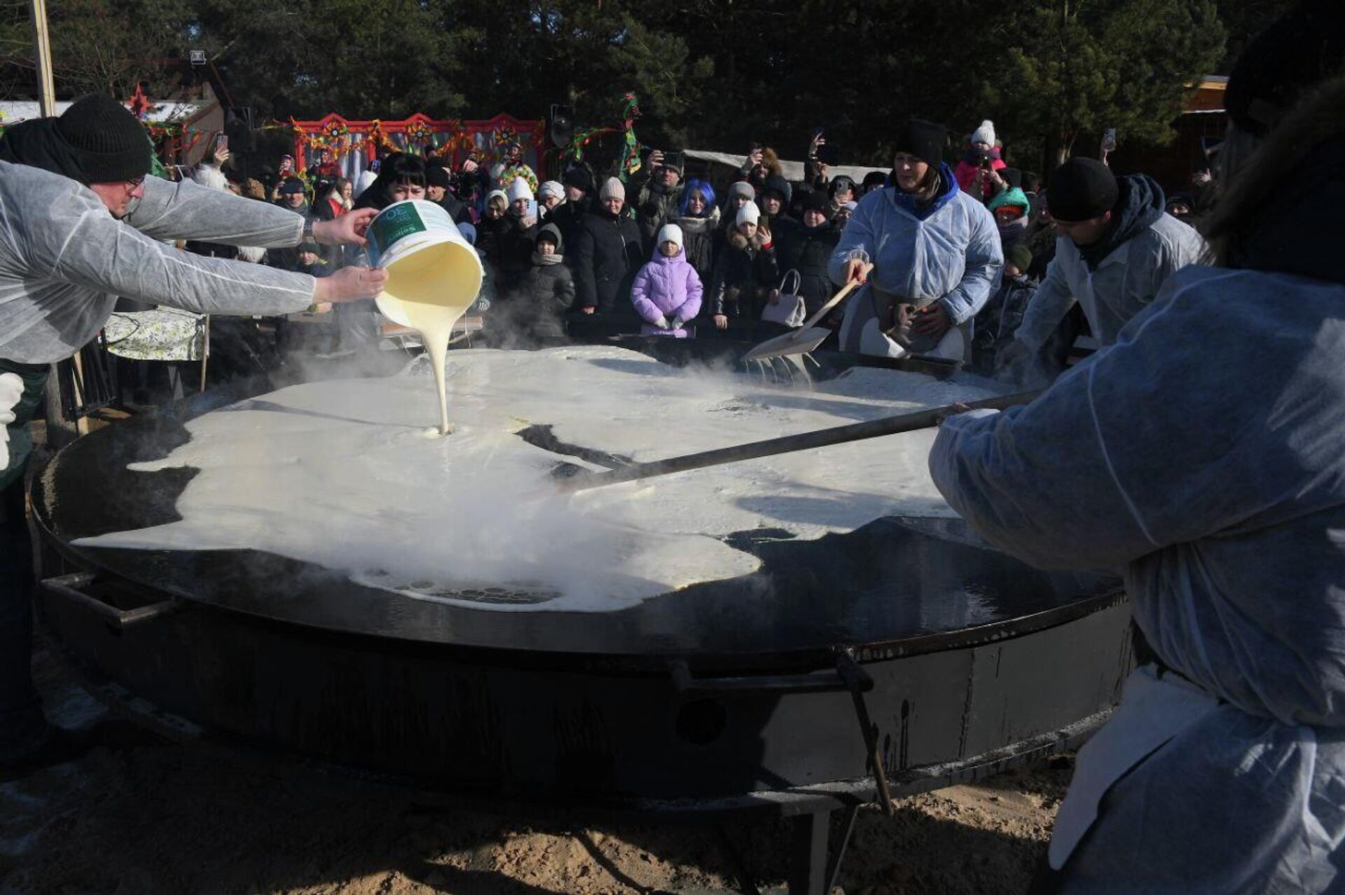 Блин-рекордсмен испекли в Барановичах на Масленицу 