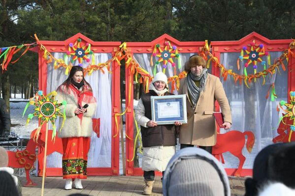 Блин-рекордсмен испекли в Барановичах на Масленицу  - Sputnik Беларусь