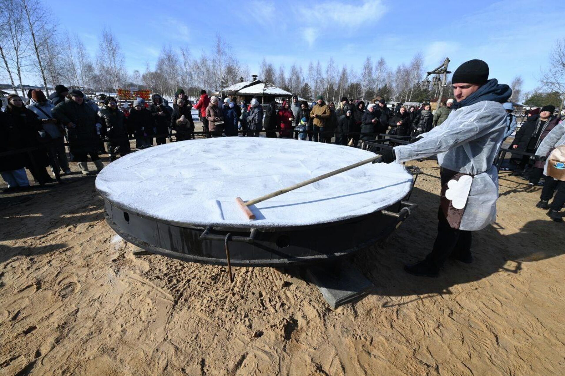 Блин-рекордсмен испекли в Барановичах на Масленицу 