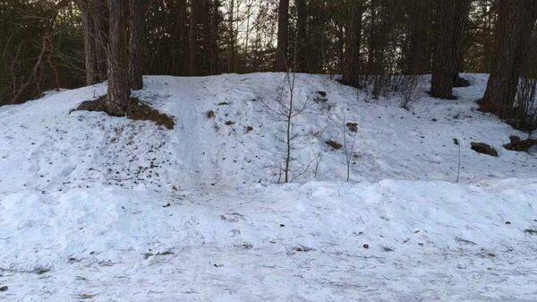 Горка, с которой катался мальчик - Sputnik Беларусь