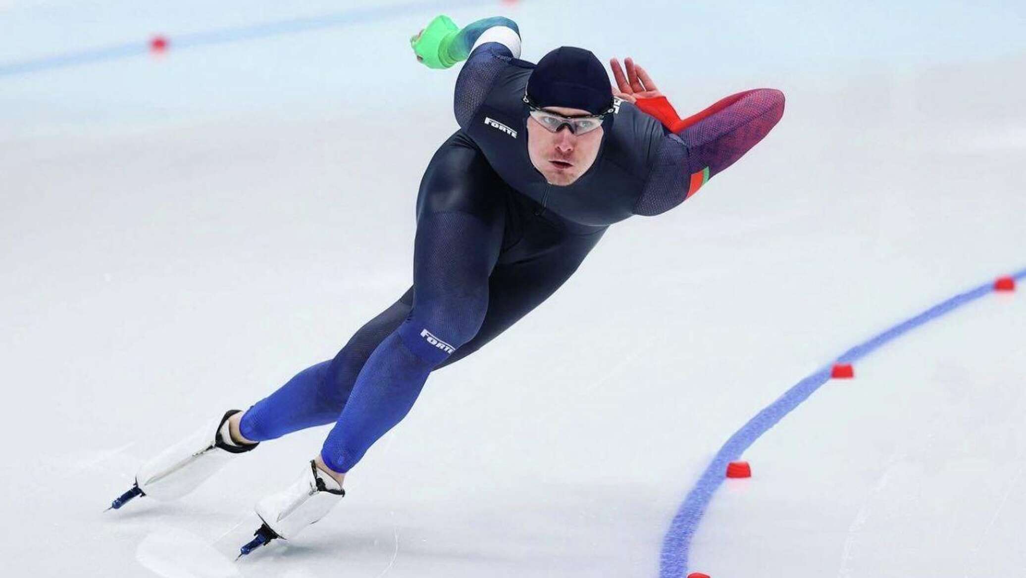 Белорусский конькобежец Головатюк победил на 1500 м на Кубке Содружества