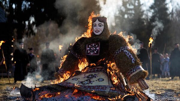 Блины, шествие и огненное шоу: как в Гродно отметили Масленицу (видео) - Sputnik Беларусь