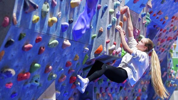 Тренировка по скалолазанию в дисциплине болдеринг  - Sputnik Беларусь