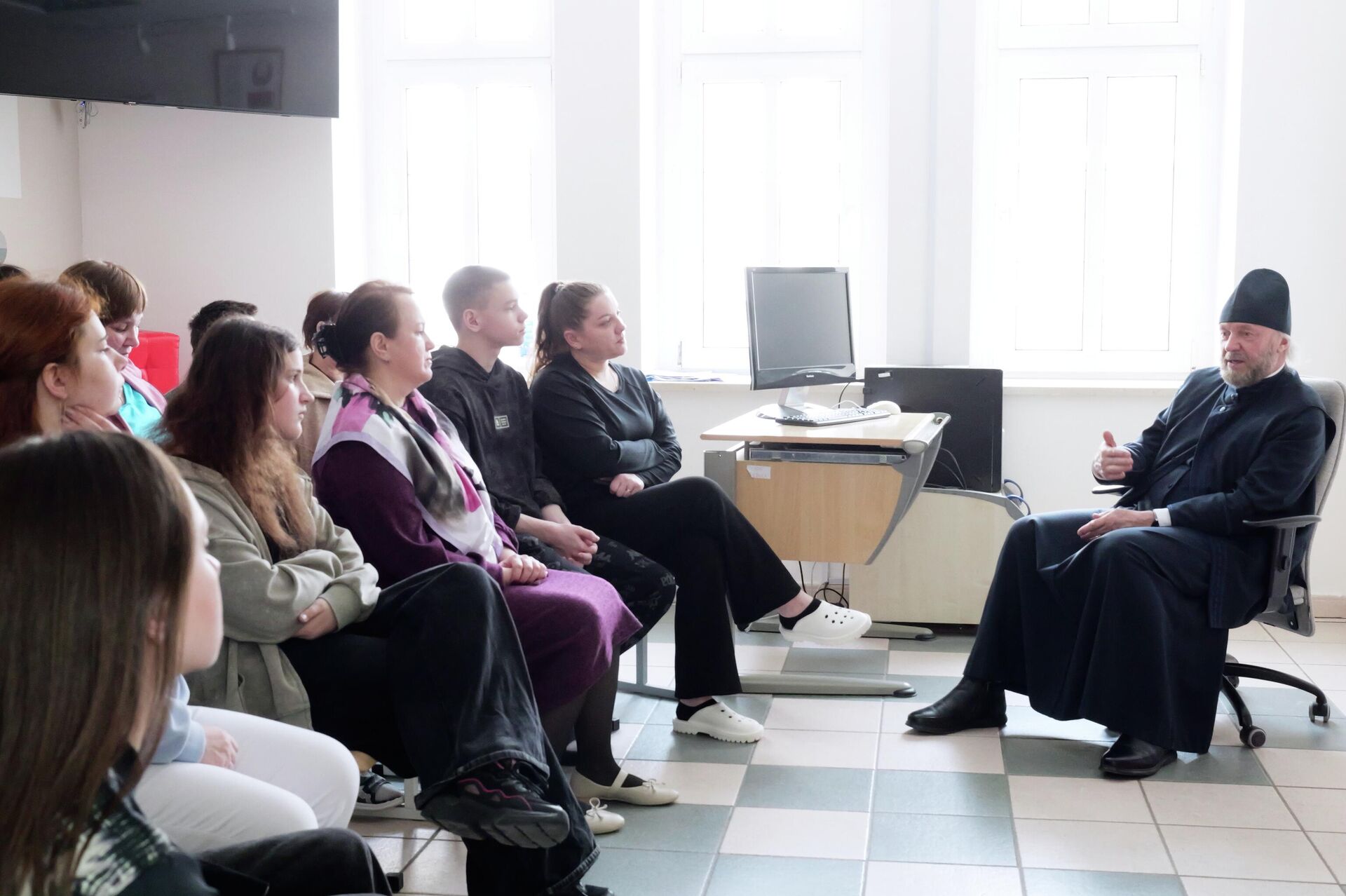 Одна из встреч со священником Федором Повным - Sputnik Беларусь, 1920, 24.02.2026