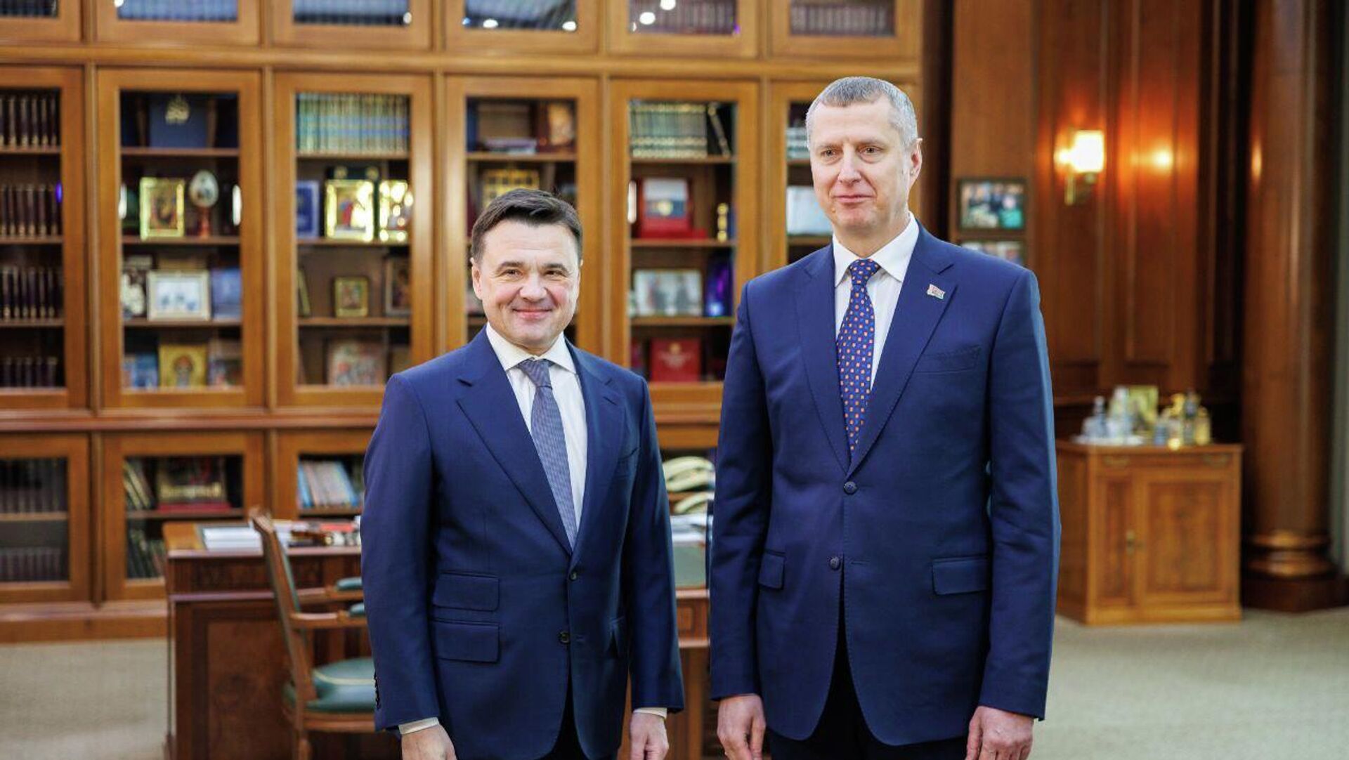 Губернатор Московской области Андрей Воробьев и глава Администрации президента Беларуси Дмитрий Крутой