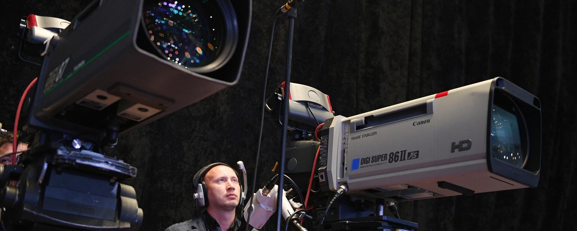 Тэлеаператары, архіўнае фота - Sputnik Беларусь, 1920, 26.02.2026