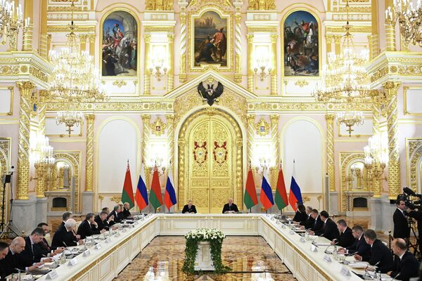 Пасяджэнне Вышэйшага Дзяржаўнага Савета Саюзнай дзяржавы адбылося ў Аляксандраўскай зале Крамля. - Sputnik Беларусь