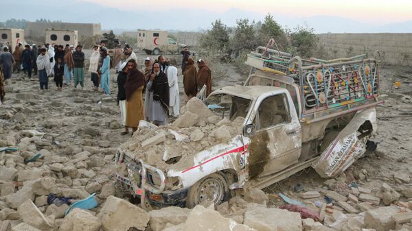 Мясцовыя жыхары на месцы авіяўдару ВПС Пакістана ў правінцыі Нангархар, Афганістан - Sputnik Беларусь