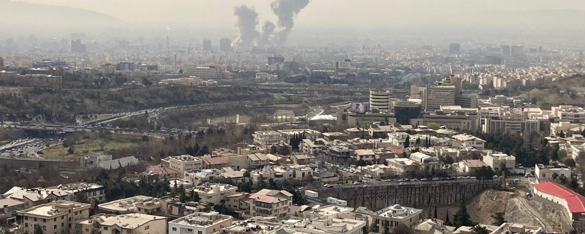 Дым падымаецца над Тэгеранам пасля ўдараў Ізраіля і ЗША па Іране - Sputnik Беларусь, 1920, 01.03.2026