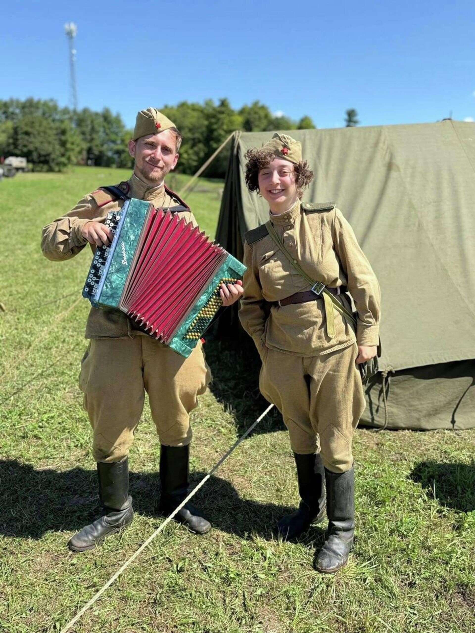 Члены военно-исторического клуба 191-я стрелковая дивизия на встрече реконструкторов