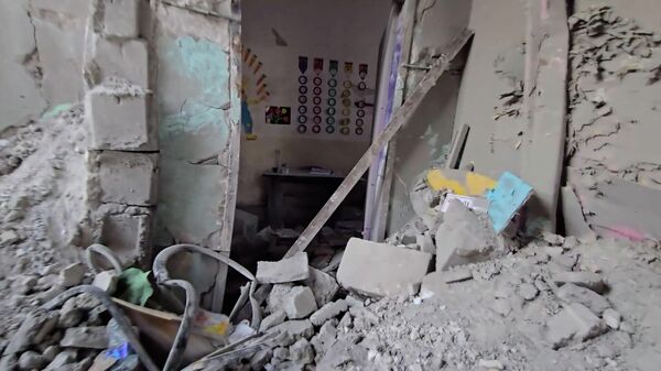Спасатели ведут работы на развалинах школы для девочек в Иране (видео) - Sputnik Беларусь