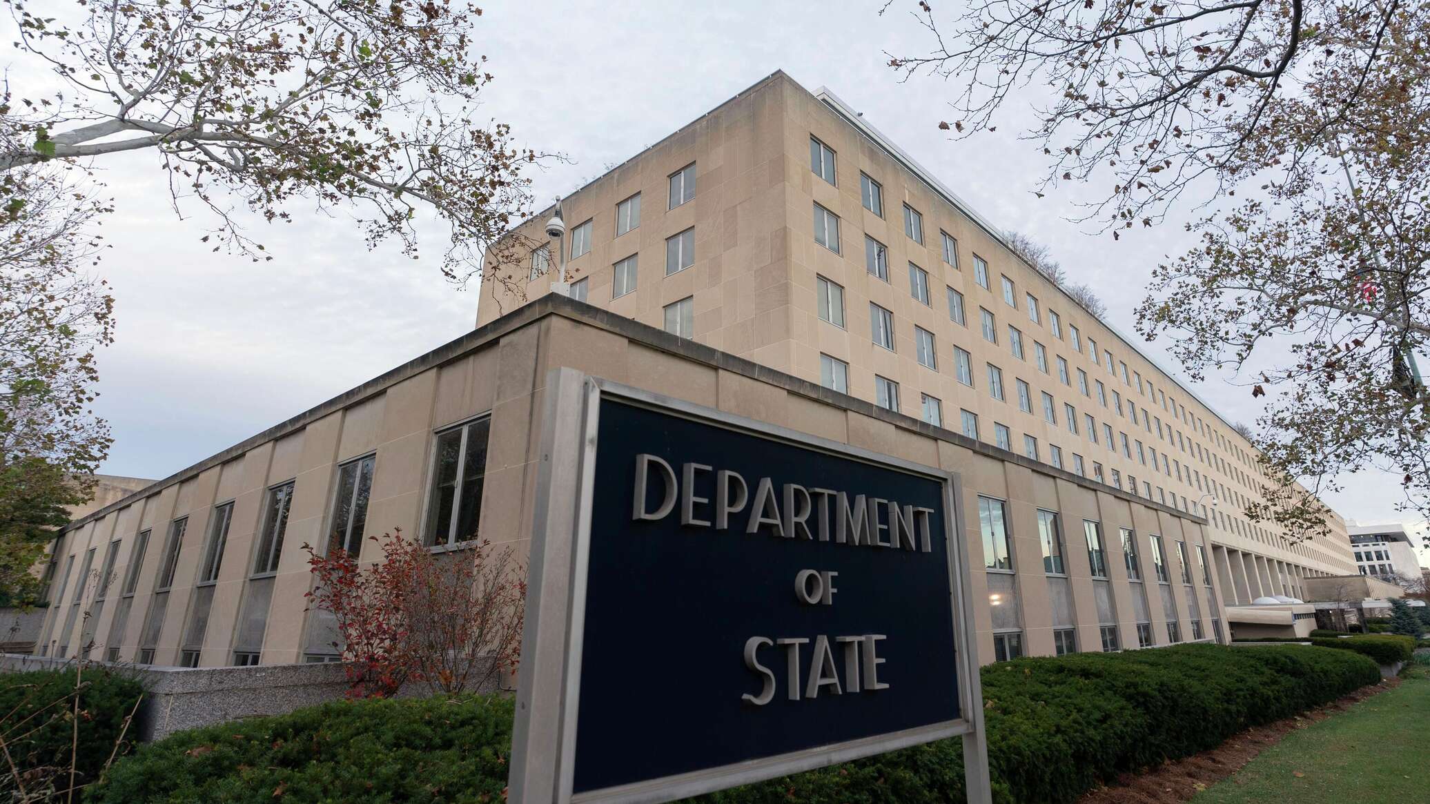 Госдеп призвал американцев срочно покинуть 14 стран Ближнего Востока Госдеп призвал американцев срочно покинуть 14 стран Ближнего Востока