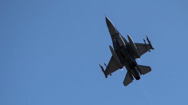Истребитель F-16 ВВС Польши  - Sputnik Беларусь