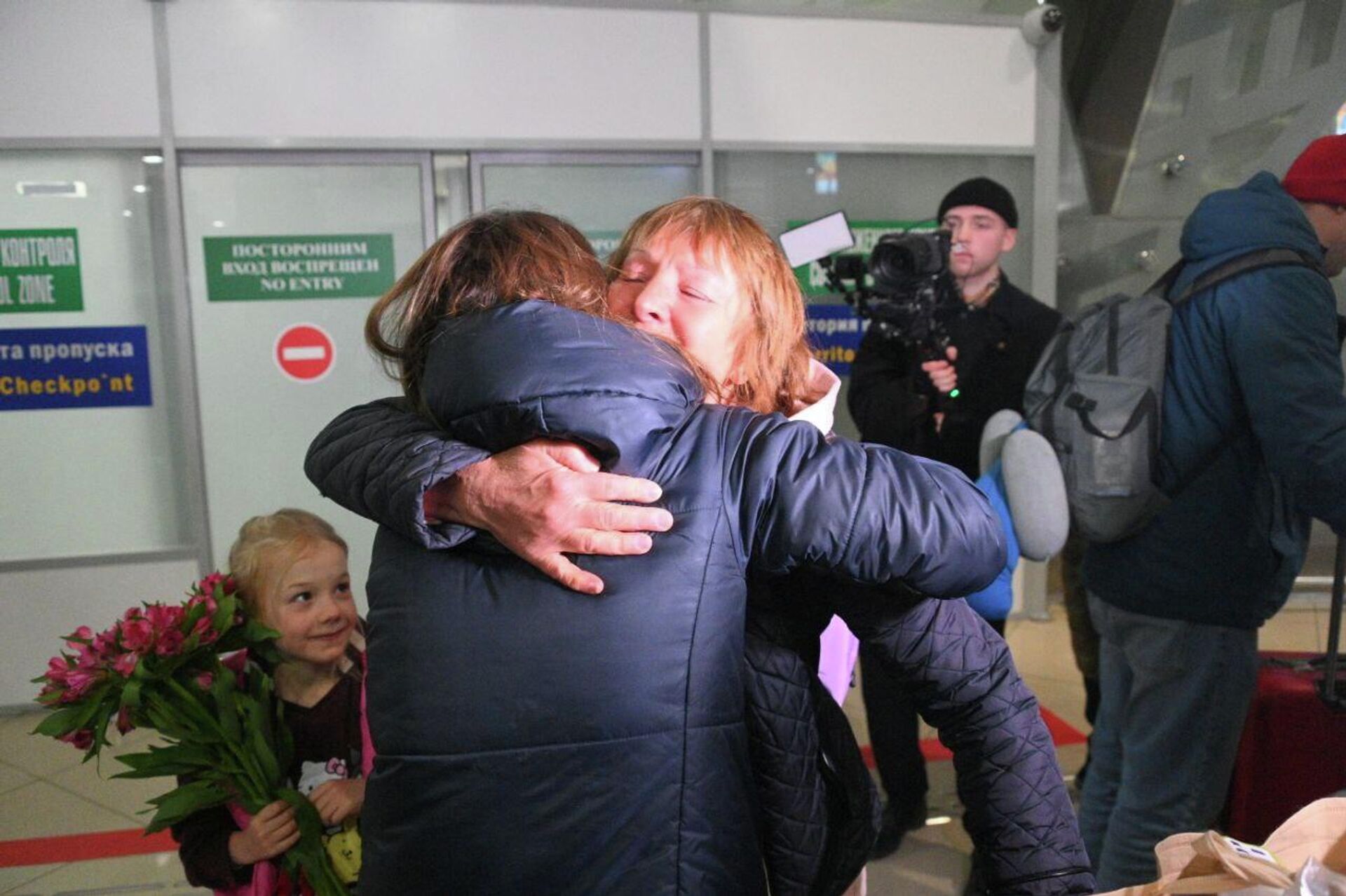 Пассажиры вывозного рейса Белавиа из Дубая - Sputnik Беларусь, 1920, 04.03.2026