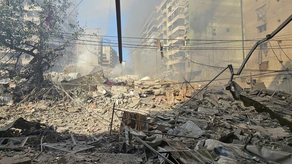 Обломки на месте израильского авиаудара по пригороду Бейрута (Ливан) - Sputnik Беларусь