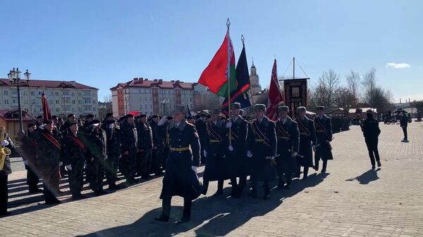 Верхом, пешком и с оркестром: парад милиции устроили в Гродно (видео) - Sputnik Беларусь