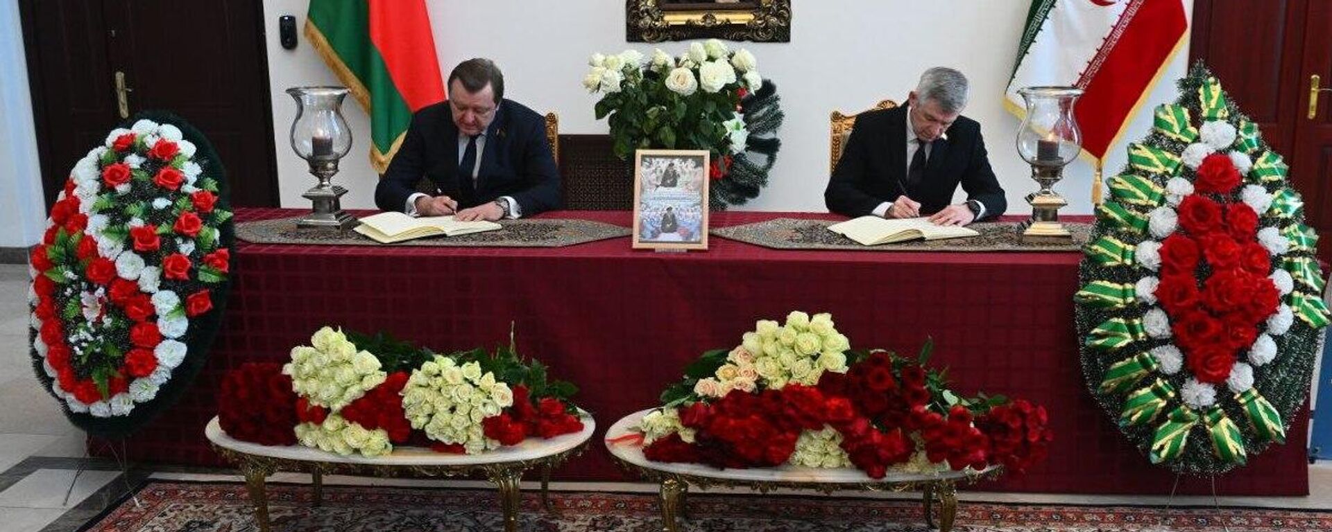 Парламентарии оставили запись в Книге соболезнований в посольстве Ирана - Sputnik Беларусь, 1920, 05.03.2026