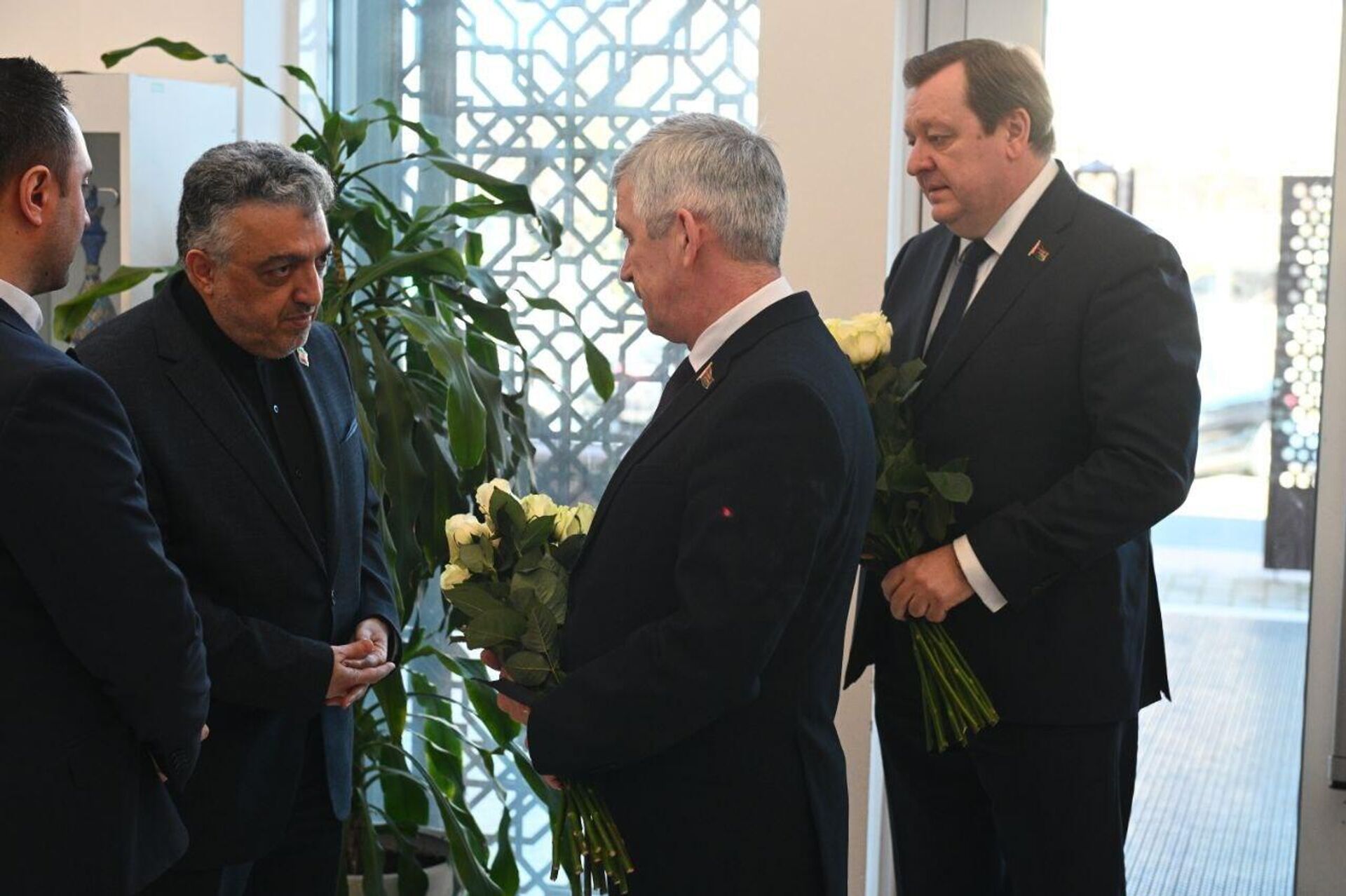 Парламентарии оставили запись в Книге соболезнований в посольстве Ирана - Sputnik Беларусь, 1920, 05.03.2026