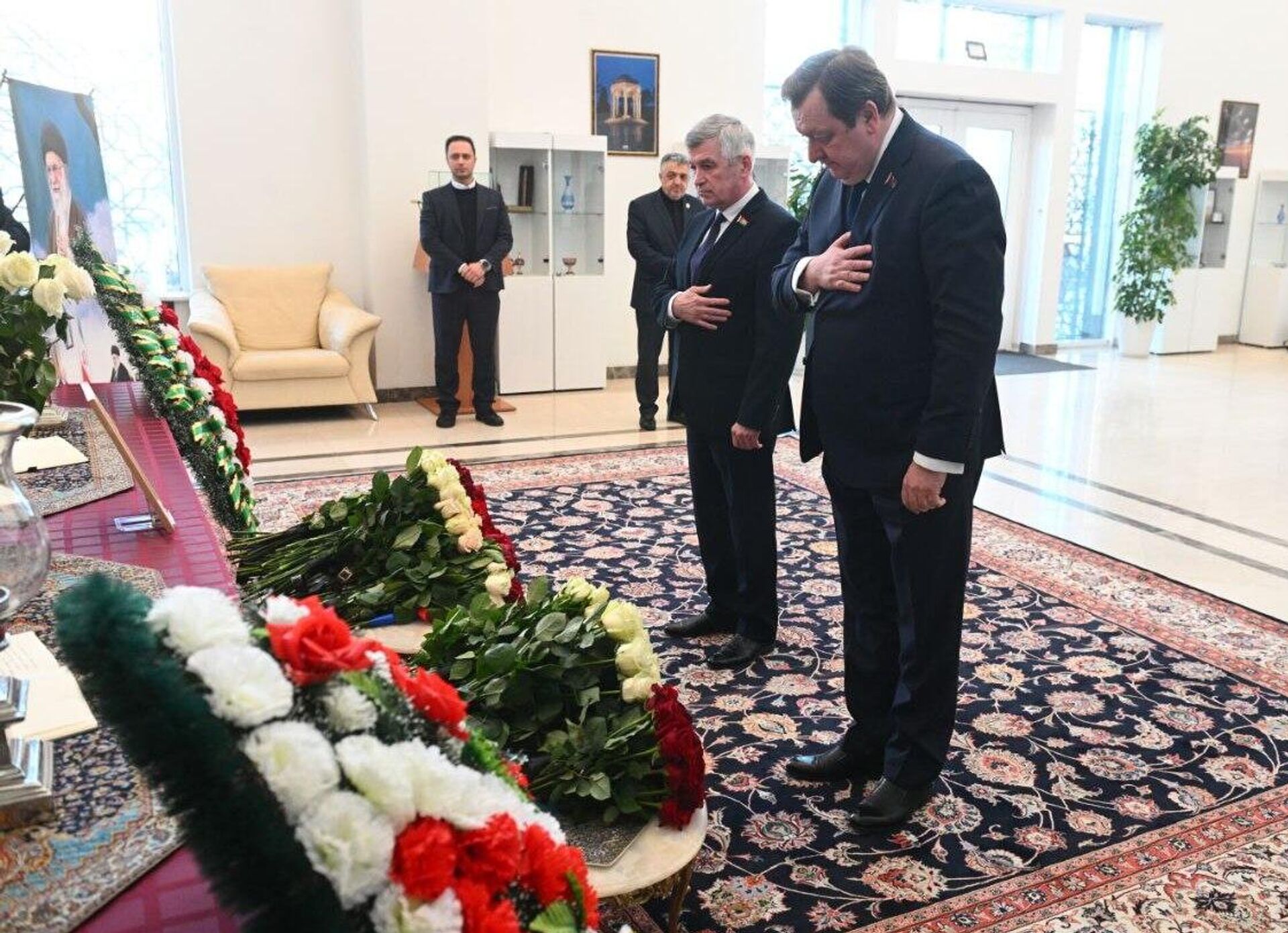 Парламентарии оставили запись в Книге соболезнований в посольстве Ирана - Sputnik Беларусь, 1920, 05.03.2026