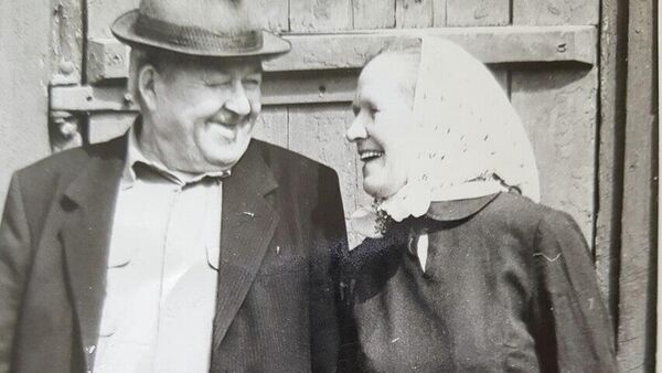 Олимпиада Серикова с командиром партизанского отряда Степаном Винокуровым - Sputnik Беларусь