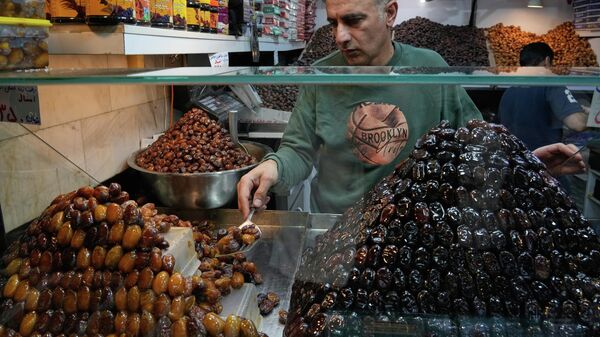 Продавец сухофруктов в Тегеране - Sputnik Беларусь