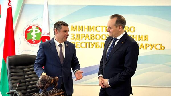 Замминистра здравоохранения Беларуси Александр Старовойтов и глава Мордовии Артем Здунов  - Sputnik Беларусь