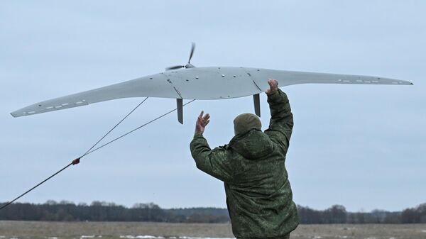Работа военнослужащих расчета БПЛА Суперкам - Sputnik Беларусь