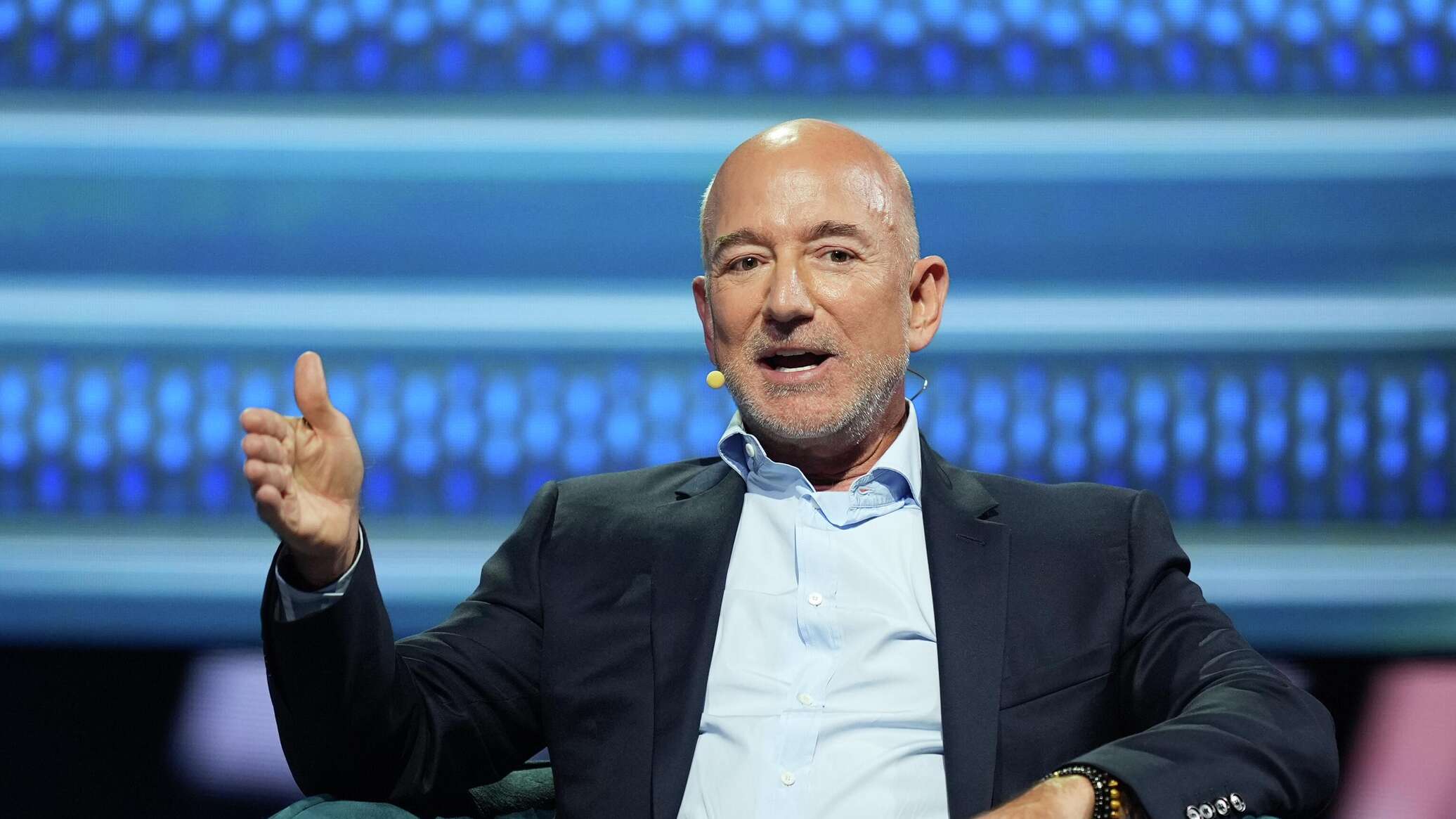 Цукерберг в соседях: Безос приобрел ряд участков в «бункере миллиардеров» Цукерберг в соседях: Безос приобрел ряд участков в «бункере миллиардеров»