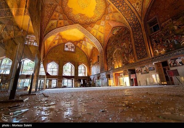 Поврежденный дворец Чехель-сотун после авиаударов США и Израиля