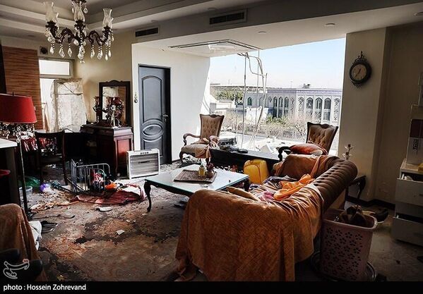 Поврежденная квартира после авиаударов США и Израиля по Тегерану