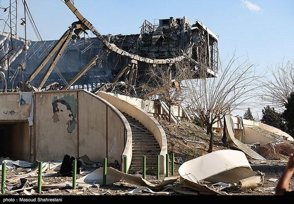 Разрушенный спортивный комплекс Азади после авиаударов США и Израиля