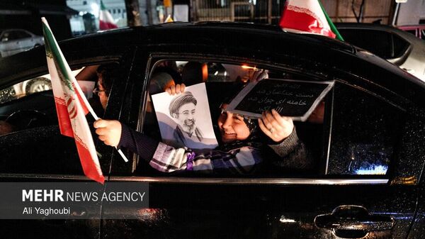 Жители Рашта митингуют в поддержку аятоллы Сейеда Моджтабы Хамене, Иран - Sputnik Беларусь