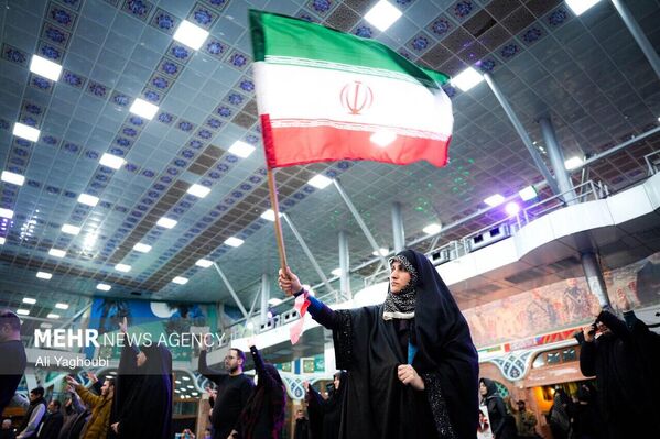 Жители Рашта митингуют в поддержку аятоллы Сейеда Моджтабы Хамене, Иран - Sputnik Беларусь