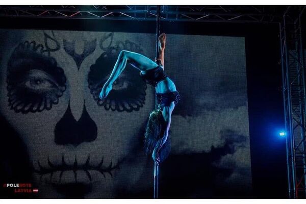 Финалистка Pole Emotion Pole Art Профессионалы, 2019 г. Рига, Латвия - Sputnik Беларусь
