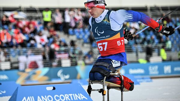 Иван Голубков (Россия) на финише лыжной гонки на Паралимпиаде - Sputnik Беларусь