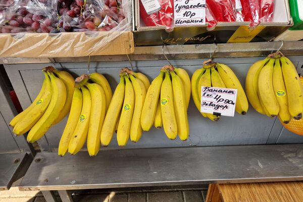 Фрукты на Комаровском рынке - Sputnik Беларусь