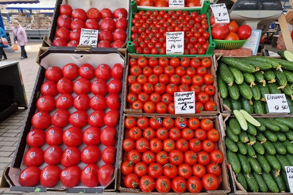 Овощи на Комаровском рынке - Sputnik Беларусь