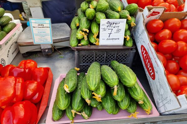 Овощи на Комаровском рынке - Sputnik Беларусь