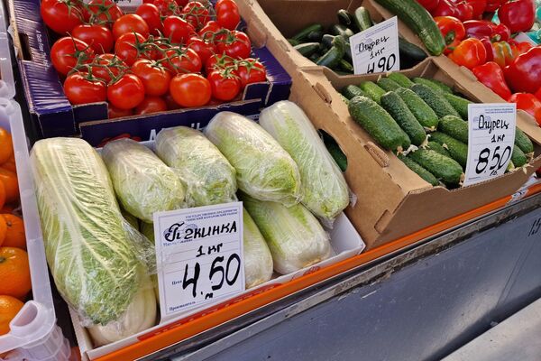 Овощи на Комаровском рынке - Sputnik Беларусь