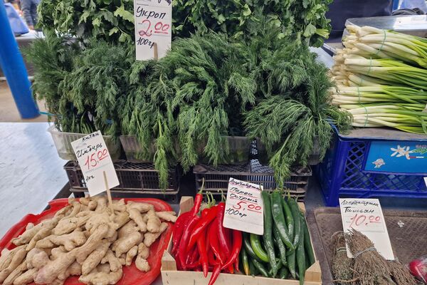 Овощи на Комаровском рынке - Sputnik Беларусь