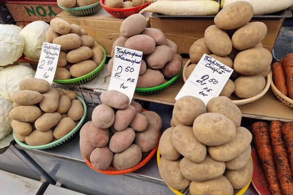 Овощи на Комаровском рынке - Sputnik Беларусь